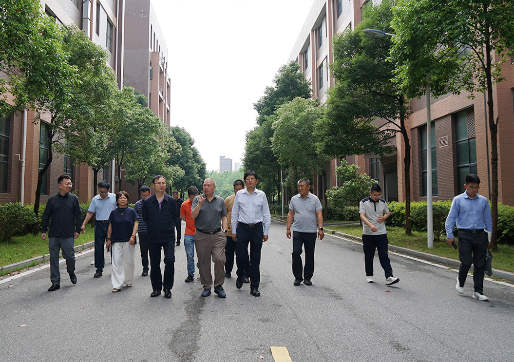 湘新药监携手 共探生物科技——湖南省药监局和新疆生产建设兵团药监局一行考察参观湖南美媛本草生物工程有限公司